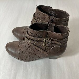RIALTO Women’s Heeled Ankle Booties Brown 6M Size Zip Casual Western